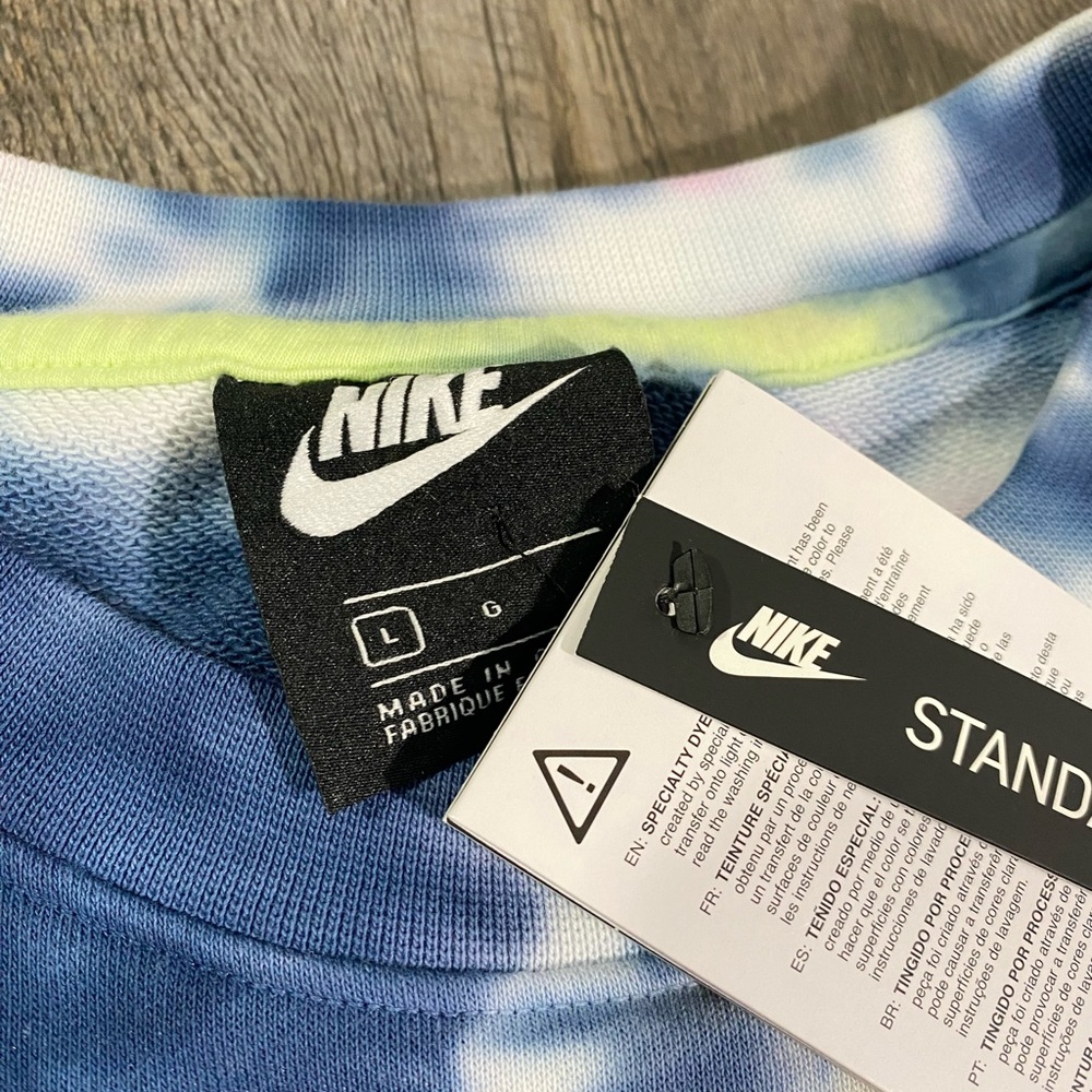 NEW | NIKE Sportswear Tie-Dye French Terry Mens Sweatshirt - Picture 6 of 6